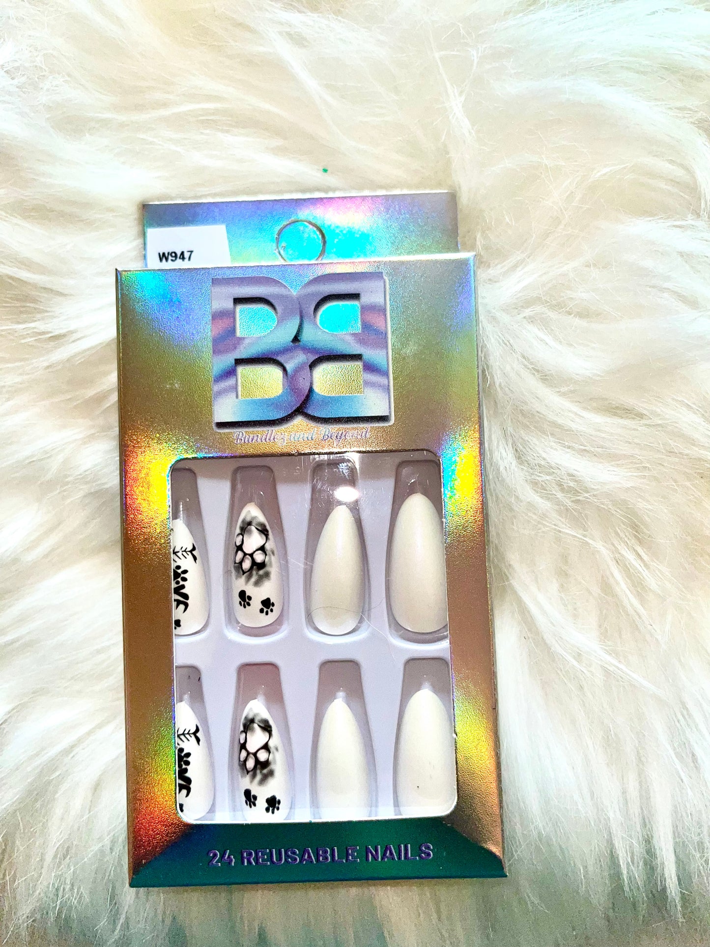 Stylish and durable press on nails to fit your mood.